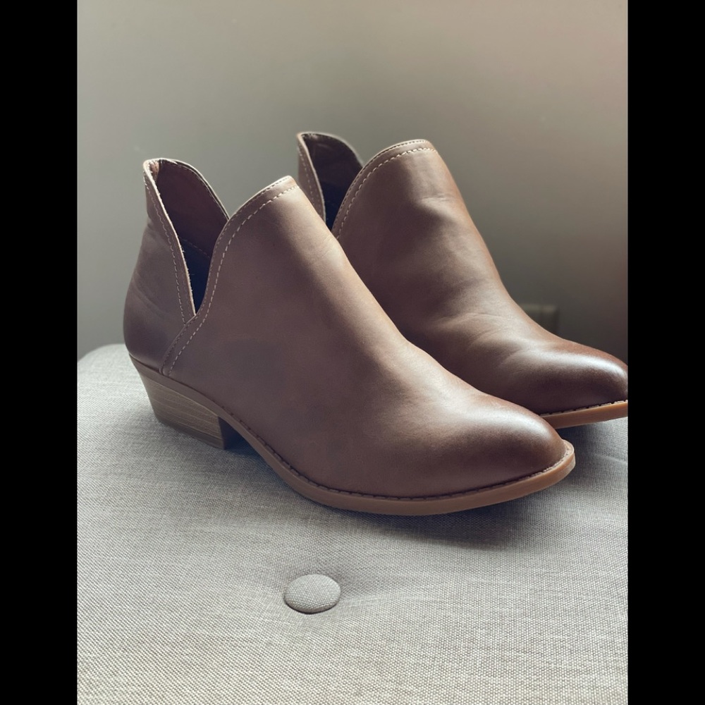 Woman's size 7.5 brown booties.